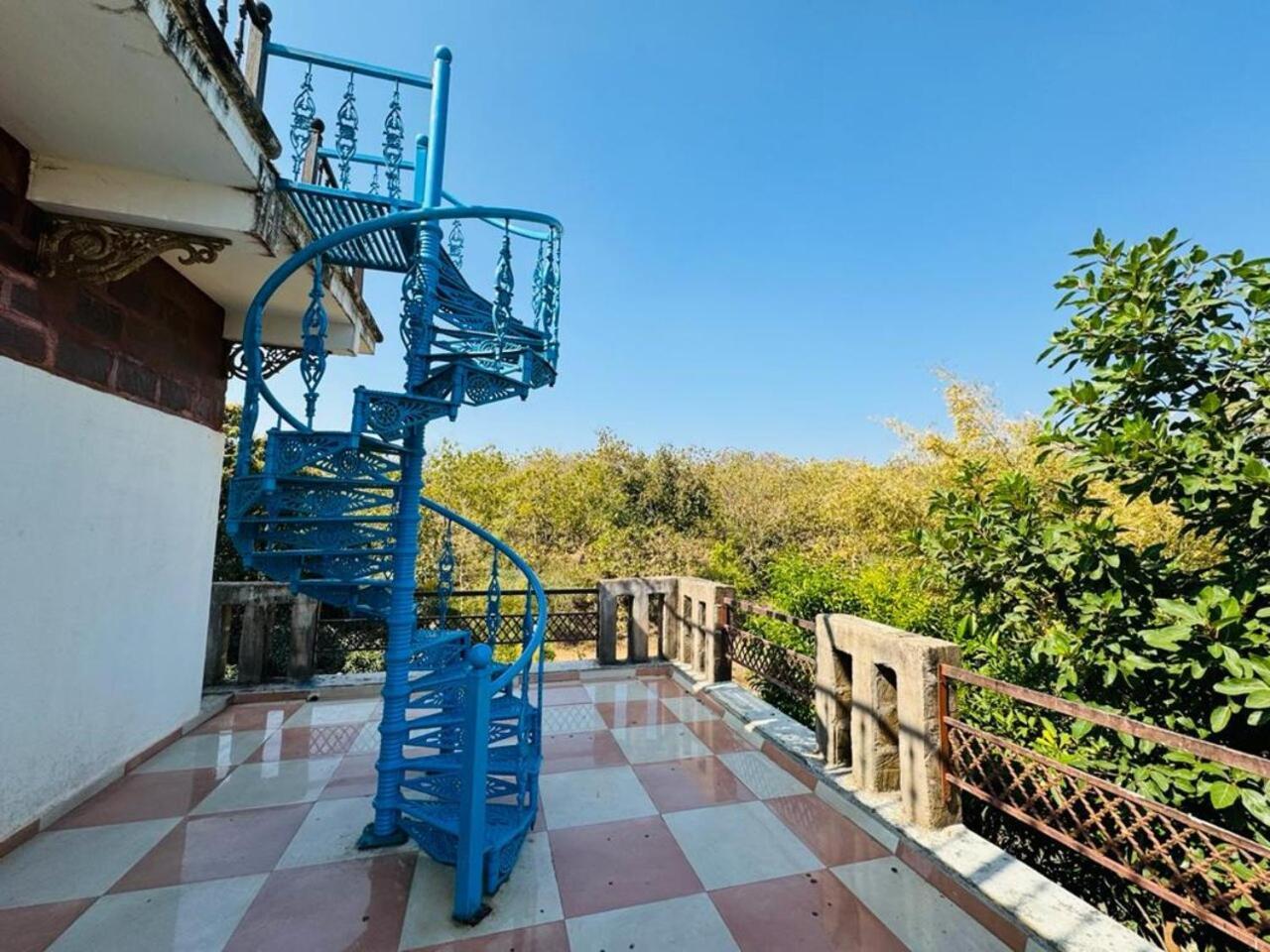 Gir Lions Paw Resort With Swimming Pool Szaszan Gir Kültér fotó