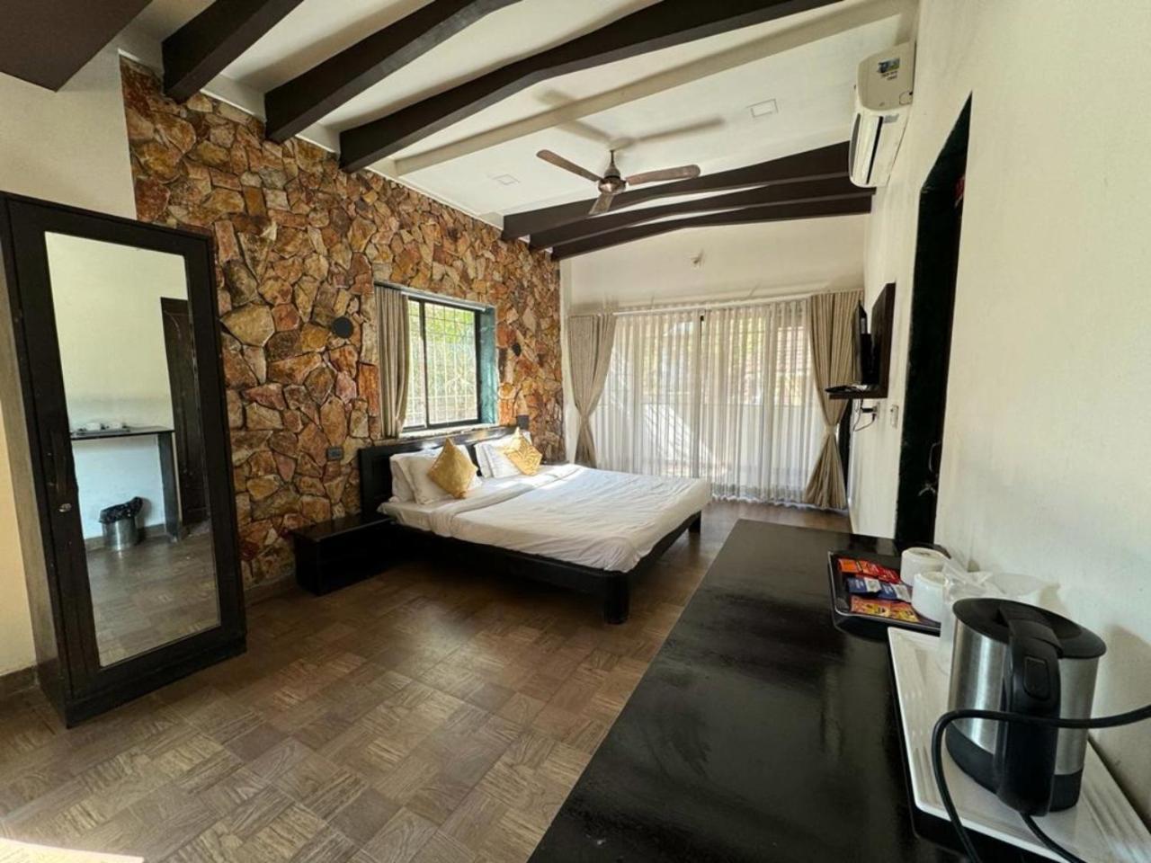 Gir Lions Paw Resort With Swimming Pool Szaszan Gir Kültér fotó