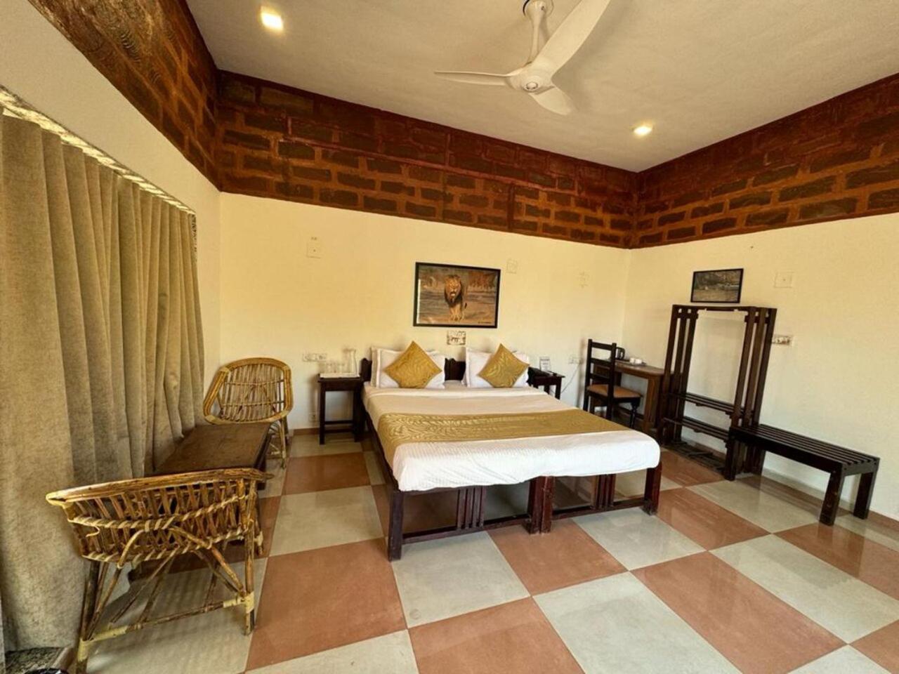 Gir Lions Paw Resort With Swimming Pool Szaszan Gir Kültér fotó