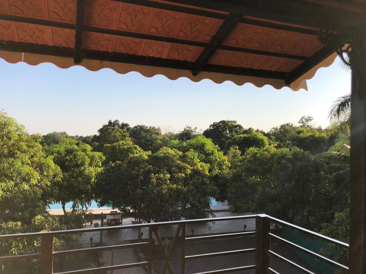 Gir Lions Paw Resort With Swimming Pool Szaszan Gir Kültér fotó