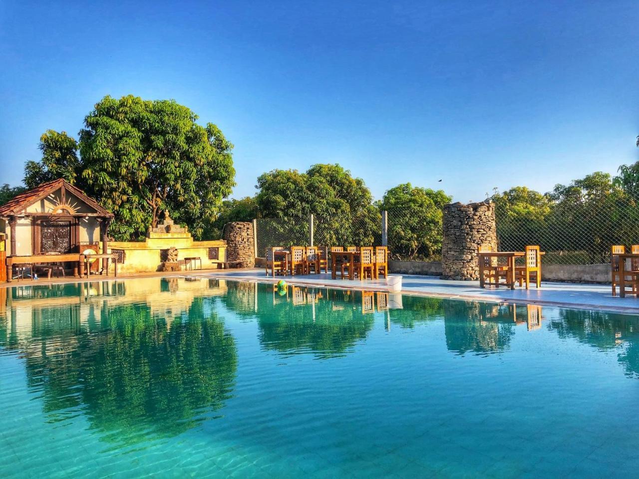 Gir Lions Paw Resort With Swimming Pool Szaszan Gir Kültér fotó