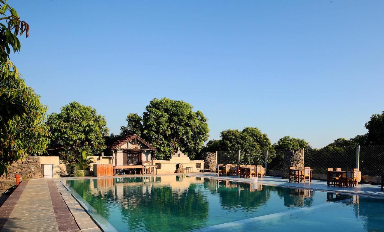Gir Lions Paw Resort With Swimming Pool Szaszan Gir Kültér fotó