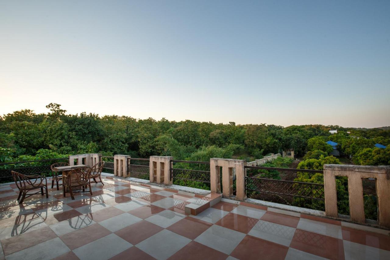 Gir Lions Paw Resort With Swimming Pool Szaszan Gir Kültér fotó